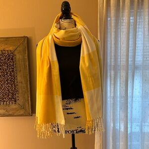 4/$20🙉 GAP Cream & Yellow Blanket Scarf